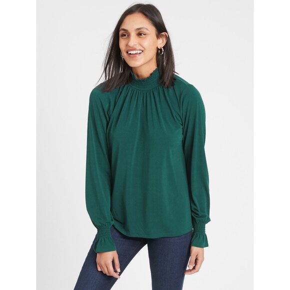 BANANA REPUBLIC FACTORY Women's Crepe Smocked-Neck Top Size S In Green - Picture 2 of 6